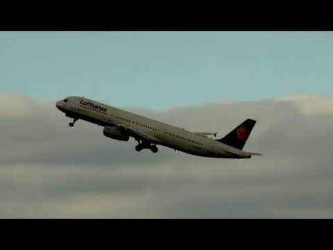 grosse flugzeuge auf flughafen d