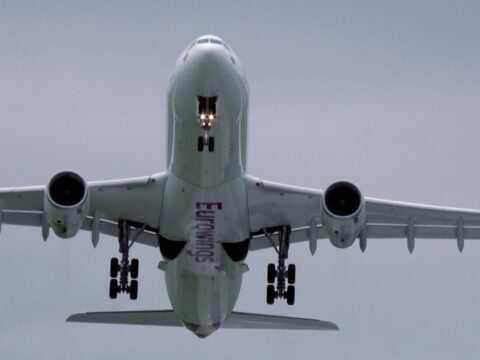 flugzeug landung auf flughafen d