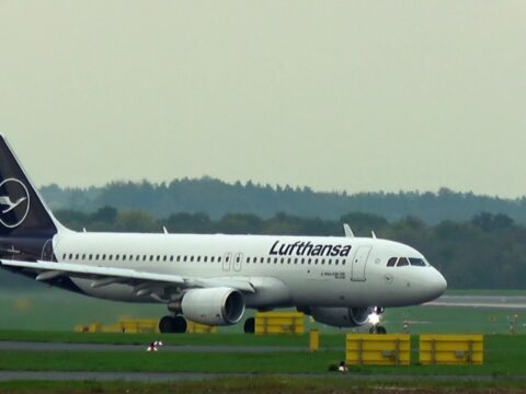 flugzeug landungen auf flughafen