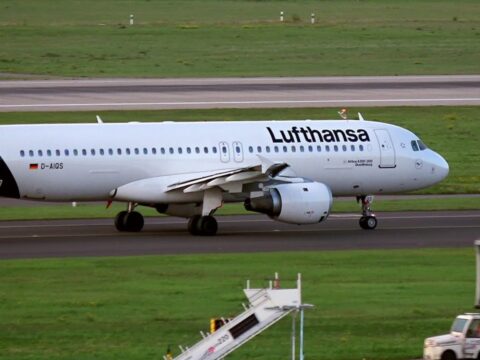 flugzeuge auf airport dus