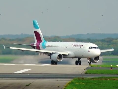 flugzeuge auf flughafen duesseld