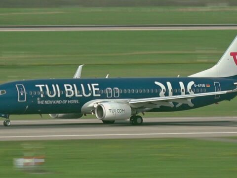 grosse flugzeuge auf flughafen d
