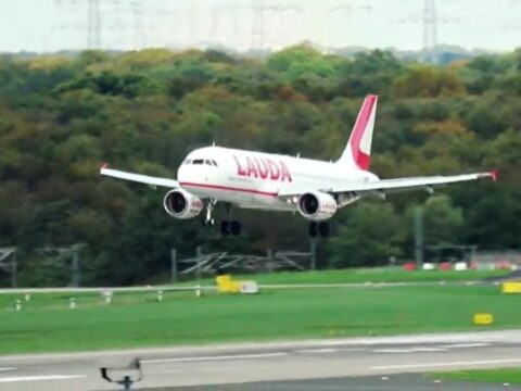 flugzeuglandugen und starts auf