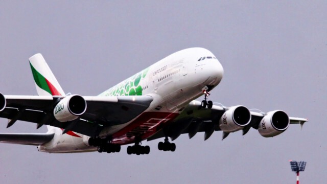 Wann landet der A380 in Düsseldorf heute