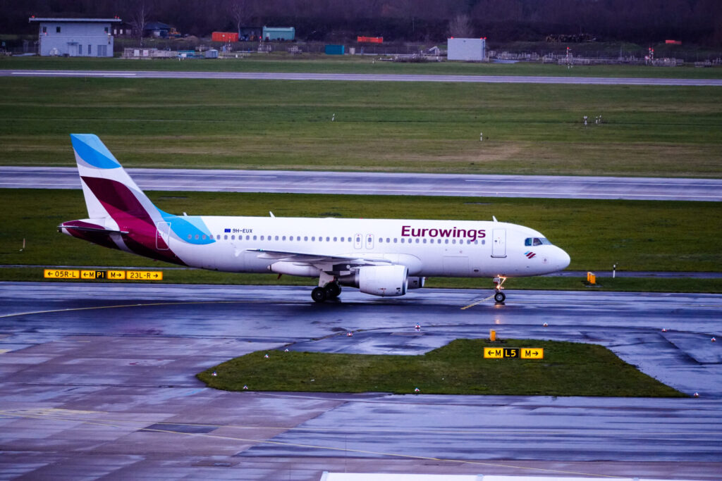 Eurowings Europe Malta Airbus A320-214 mit der Kennung 9H-EUX